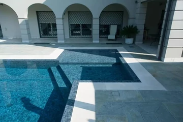 Sopremapool Design - Pearl Black